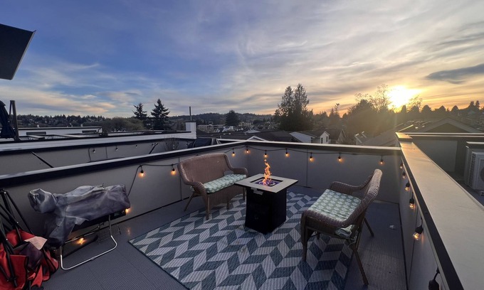 Ballard House | Modern 2 Bedroom Townhome in the Heart of Ballard, Seattle