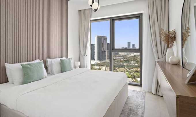 Za'abeel 1 Apartment | Modern 2-BR Oasis Downtown Views