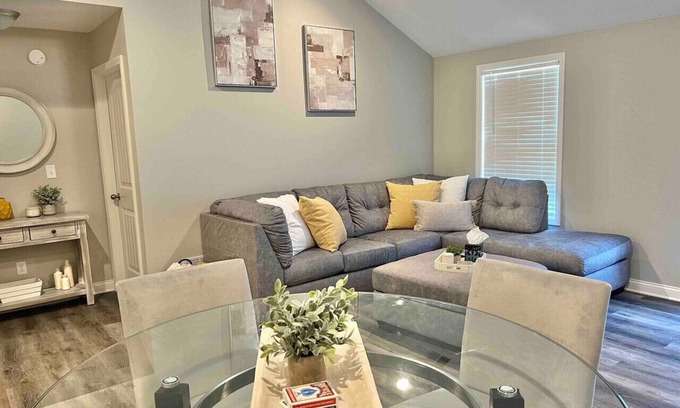 Richmond Apartment | Modern 2bd 2ba - Near I75, No Steps, Free Wifi