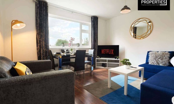 Hinckley Condo | Modern 2Bed | Town Centre | Business & Contractors