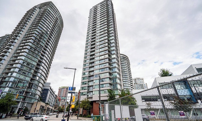 Central Apartment | Modern 2BR/2BA Apartment in Downtown Vancouver