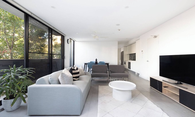 Kensington Apartment | Modern 2BR Apartment Close to UNSW, Parks & CBD