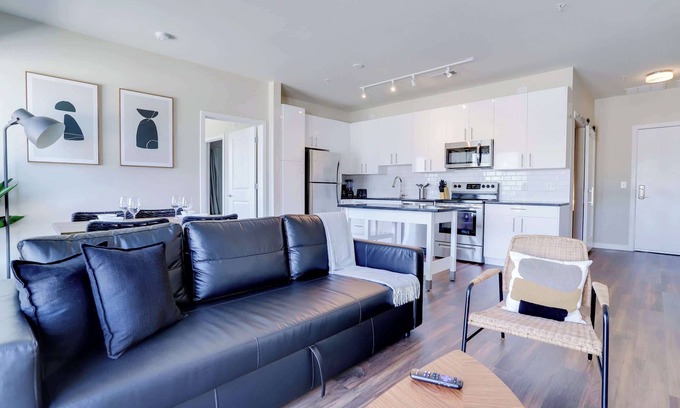 Jefferson Manor Apartment | Modern 2BR + Den with Balcony & Gym