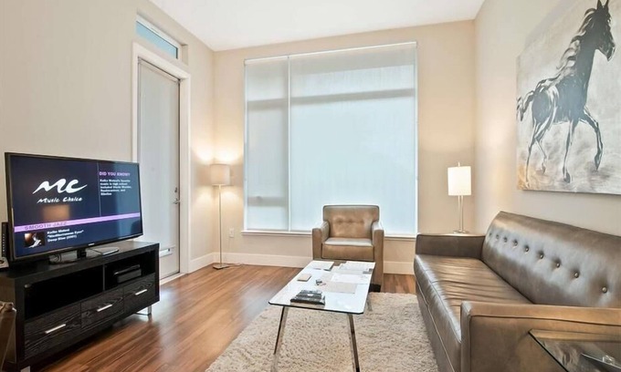 Shoreline West Apartment | Modern 2BR | Ideal for Business | Free WiFi | Downtown Mopuntain View