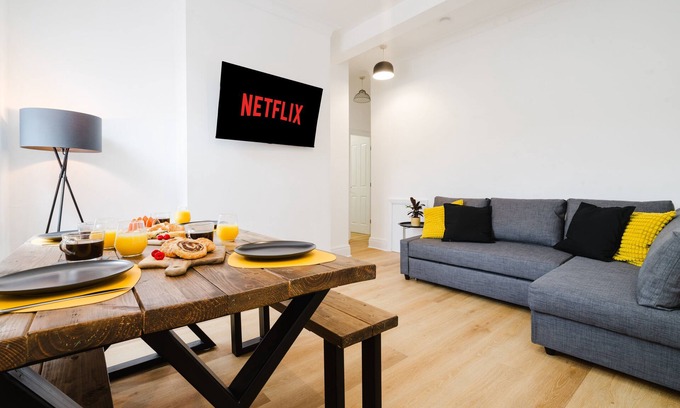 Sheffield Apartment | Modern 2BR on Ecclesall Road
