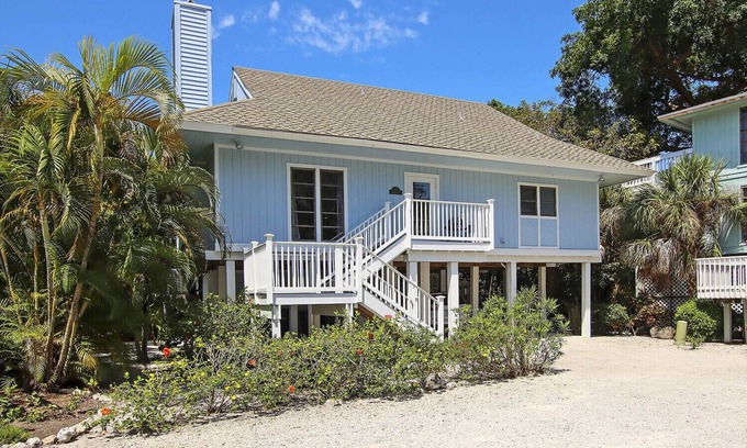 Captiva House | Modern 2BR Retreat Steps from the Beach and Village w/King Bed