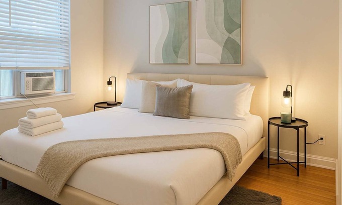 Boystown Apartment | Modern 2BR with Reliable Wi-Fi