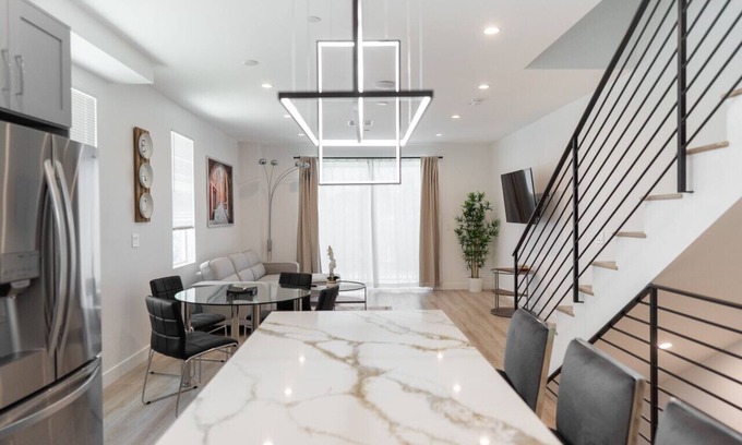 NoHo Arts District House | MODERN 3-4 BEDROOM TOWNHOME BUILT IN 2023 WITH OFFICE, BONUS ROOM, 2-CAR GARAGE WITH EV CHARGER & 2 BALCONIES (p63)