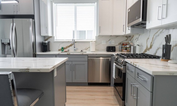 NoHo Arts District House | MODERN 3-4 BR TOWNHOME BUILT 2023 w/OFFICE, BONUS ROOM, GARAGE & EV CHARGER p64