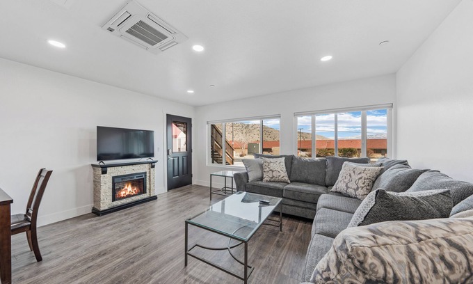 Topaz Lake Apartment | Modern 3-bed, 2-bath suite with a beautiful view of Topaz Lake.