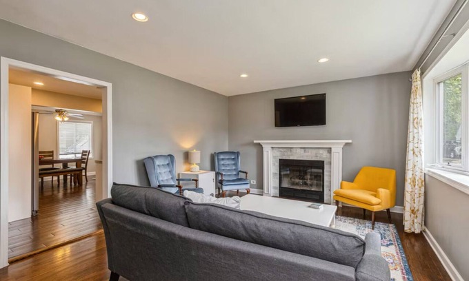 Des Moines House | Modern 3-Bed,2-Bath Retreat