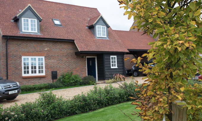 Saunderton House | Modern 3-Bed Cottage Nestled in the Chiltern Hills