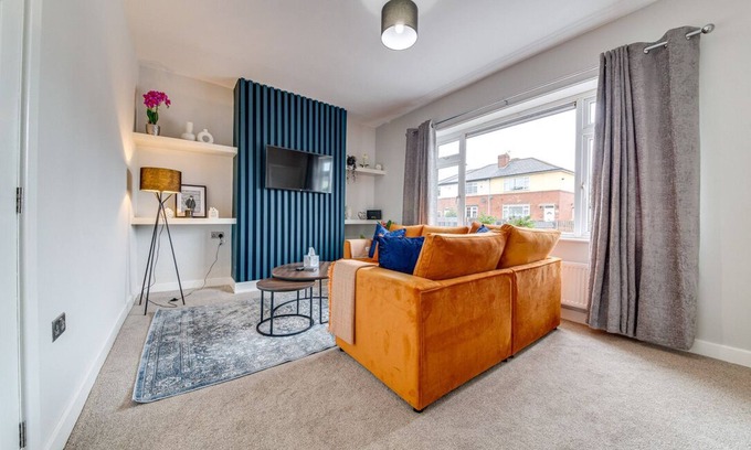 Thurnscoe House | Modern 3 bed, home from home with free parking