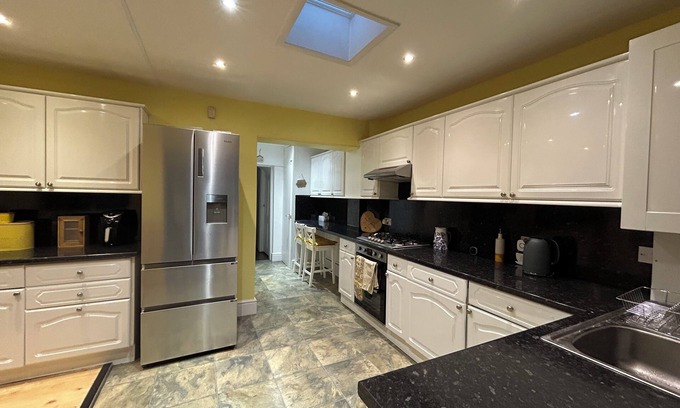 Kidbrooke with Hornfair House | Modern 3 Bed House. Free parking. Great transport links. Close to the O2n