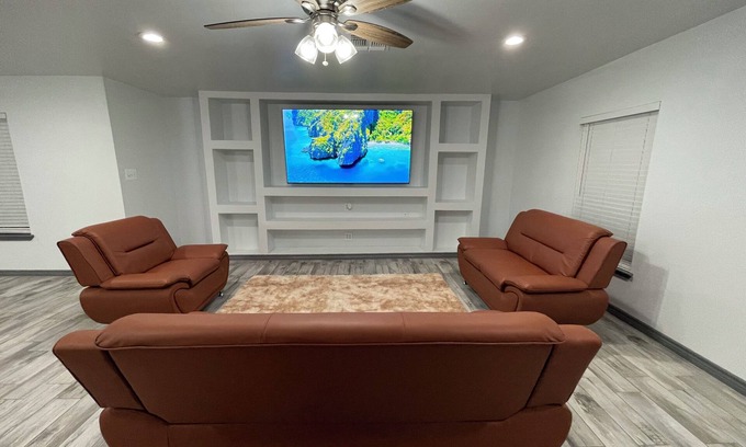 Amistad National Recreational Area House | Modern 3-bedroom 2-Bathroom home Conveniently located next to Texas Roadhouse!