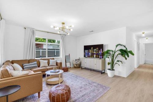Coral Way House | Modern 3 Bedroom GetAway with Parking in Coral Gables