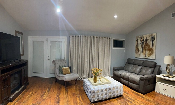 Shreveport House | Modern 3-bedroom house in charming Shreveport with AC