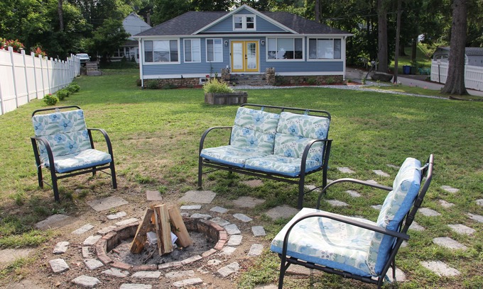 Lake Pocotopaug House | Modern 3 Bedroom Lake House- Close To Restaurants and Beach Access