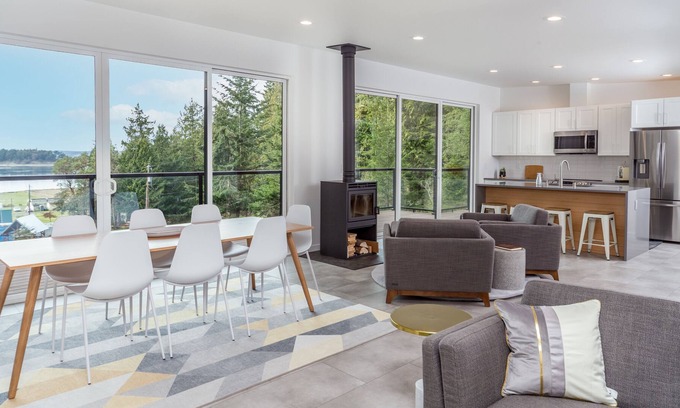 Marrowstone Cabin | Modern 3 Bedroom Sunset Cabin w/Beach Access