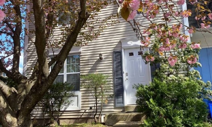 Fairland House | Modern 3-Bedroom Townhouse Silver Spring Suburbs