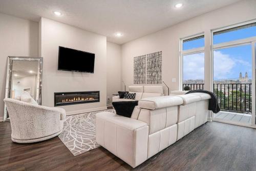 Omaha Apartment | Modern 3-Story Townhome