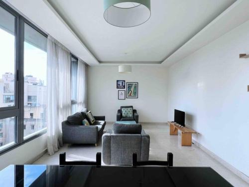 Sodeco Apartment | Modern 3BR Apt next to Hotel Dieu