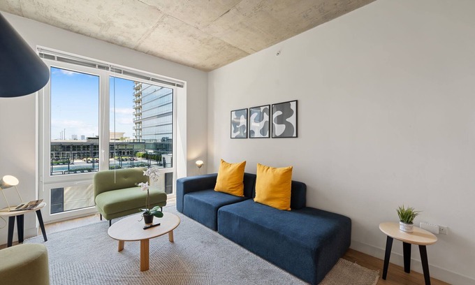 River North Hotel | Modern 3BR City Retreat - Near Old Town & River North