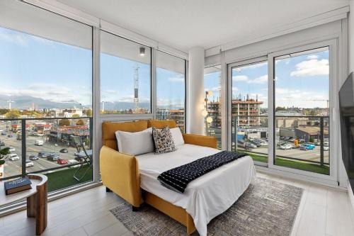 Mount Pleasant Apartment | Modern 3BR Condo with Rooftop, Gym and Parking near Skytrain