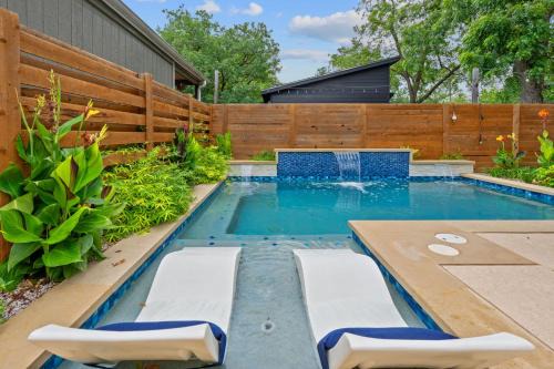 South Manchaca House | Modern 3BR Getaway - Pool-Near SOCO-Mins to DT