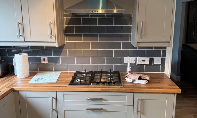 Ely House | Modern 4 Bedroom Detached House in Cardiff