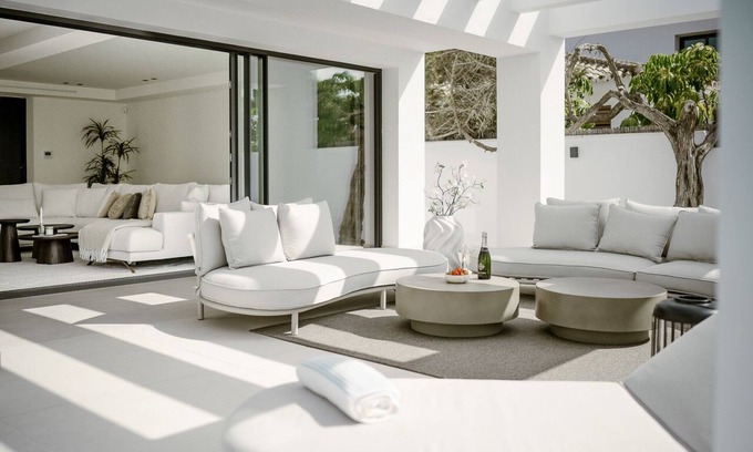Urbanizacion Marbessa House | Modern 4 Beds Luxe Villa 550m to Las Cañas Beach!