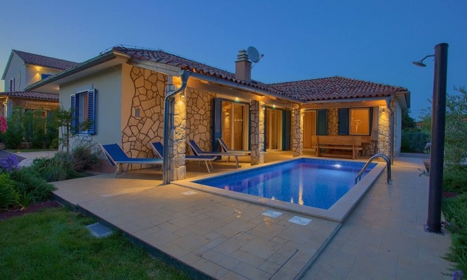 Milohnici Villa | Modern 4* villa with high-quality furnishings and private pool