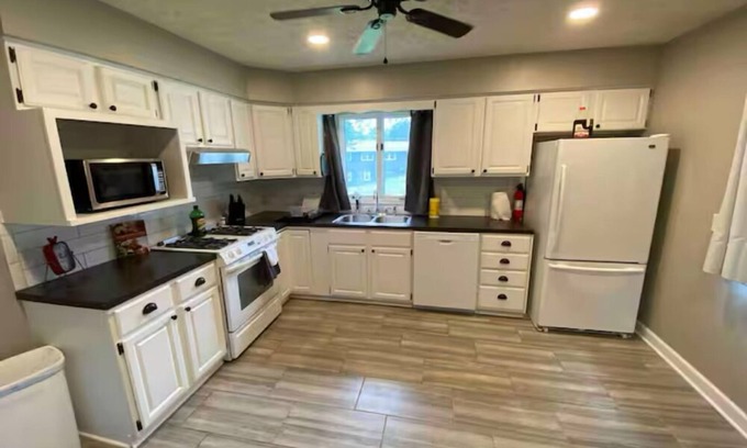 Omaha House | Modern 4BR 2BA house with 2 living rooms- 50” TVs - wifi Pay Monthly