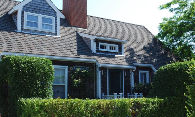 Nantucket Town House | Modern 4BR, 3 BA, Edge of town, AC, Pool/Tennis, Bike to Beach , Cisco Brewery