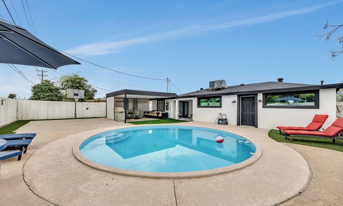 Maryvale House | Modern 4BR Retreat w/Pool in sunny Phoenix