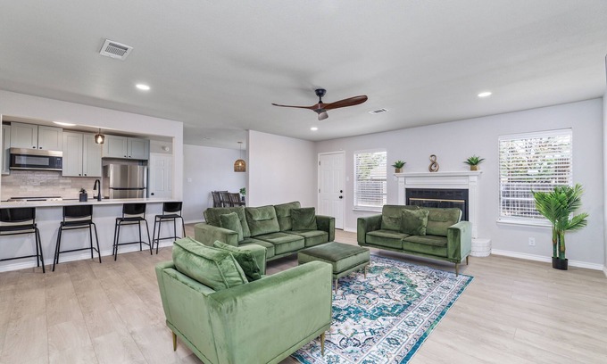 San Angelo House | Modern 5-Bedroom Escape with TVs in Every Room & Room for Everyone