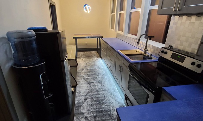 Pedernales Canyon Ranch Apartment | Modern 700 SF Loft with fitness room, WiFi, AC, Pool, Hot Tub, Gym, QUIET & Safe