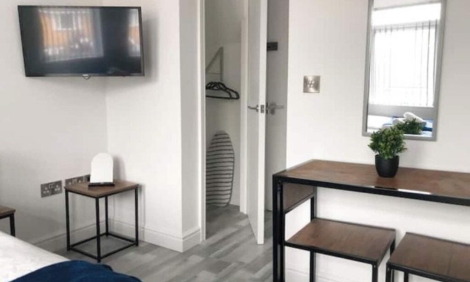 Manchester City Centre Apartment | MODERN 8min to City ★ Work & Leisure ★FREE Parking