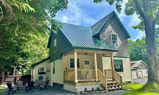 Old Forge House | Modern ADK-style 3-bedroom house in Old Forge with AC, WiFi, Pool! Walk to town!