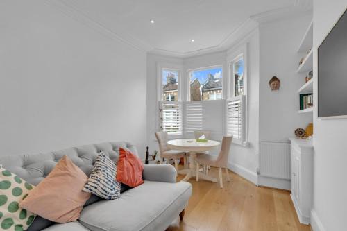 Harrow Road Apartment | Modern and Cosy 2 bedroom Flat in Notting Hill
