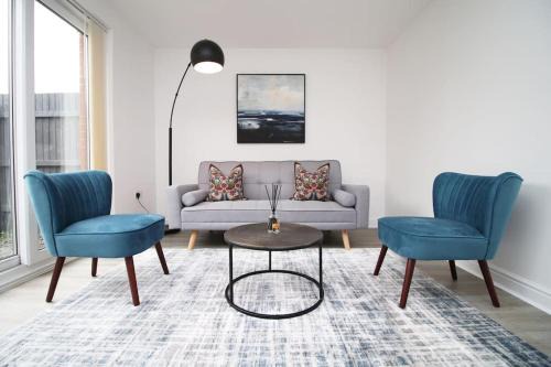 Canton House | Modern and Cosy 3 Bed House Close to Cardiff City Centre perfect for Family Relocations, Contractors & Groups by Gurkha Stay with Free Parking and Wifi