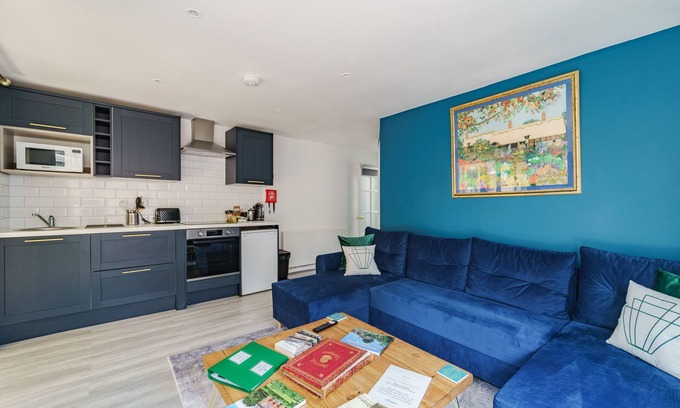 City Centre Apartment | Modern apartment pet friendly includes parking