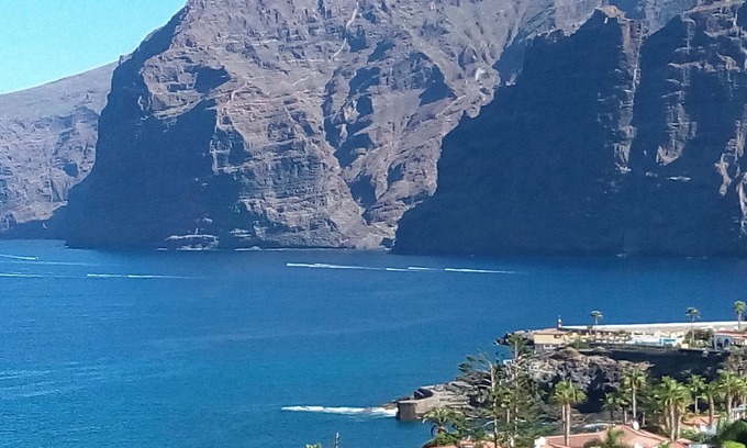 Puerto de Santiago Apartment | Modern apartment. Sea and Cliff Views - Wi-Fi (unlim)- Parking(for fee)