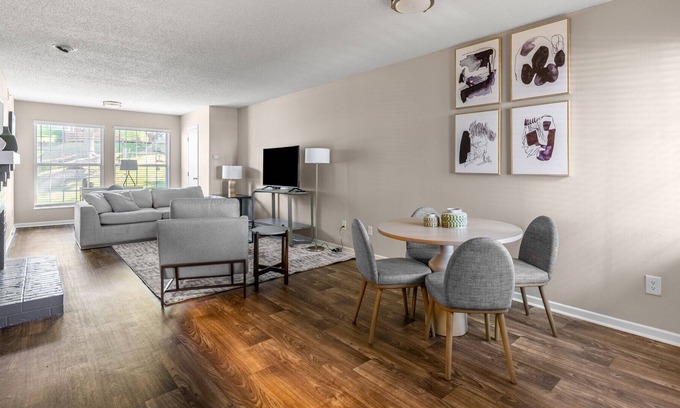 Chesterfield Apartment | Modern Apartment in Prime Location (ID1201X689)