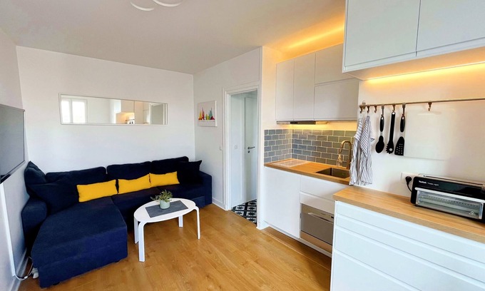 Vitry-sur-Seine Apartment | Modern Apartment Very Close to Paris - Cozy & Fast Wifi - 10 min to Metro