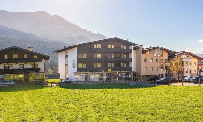 Brixen im Thale Apartment | Modern apartment, 100 metre from the ski bus