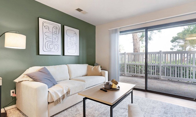 South Redlands Apartment | Modern Apartment in Prime Location (ID9219X12)