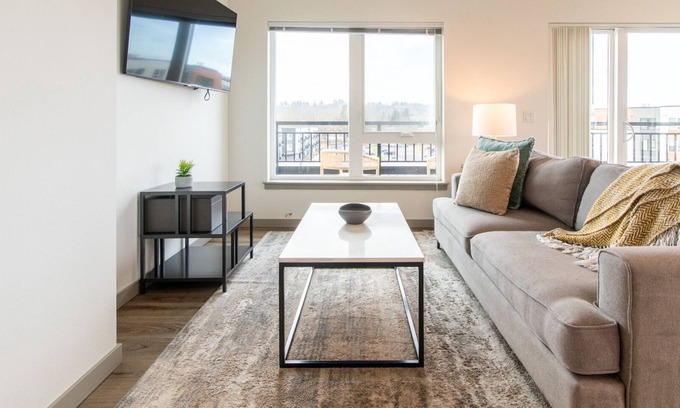 Kent Apartment | Modern Apartment in Prime Location (ID1963X58)