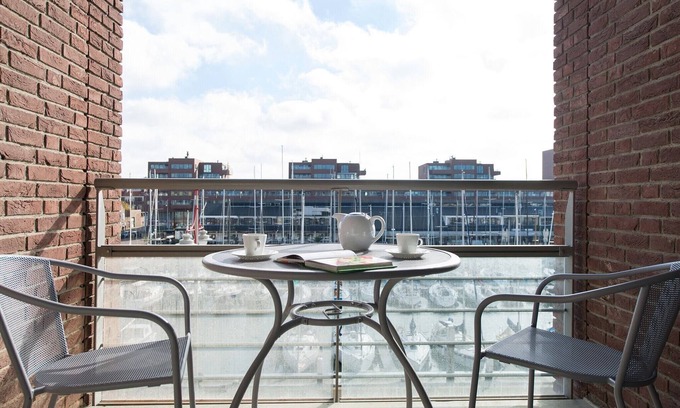 Vissershaven Apartment | Modern apartment near the beach