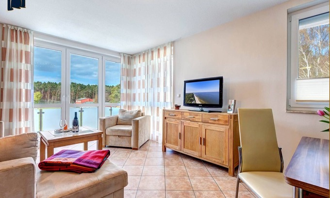 Ueckeritz Apartment | Modern apartment with balcony - only 800 m to the beach